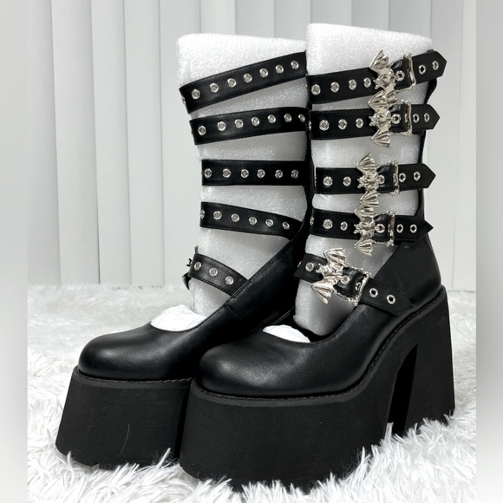 TRICKZ N’ TREATZ Batty Nights Faux Leather Platform Mary Janes Bat Buckles 9